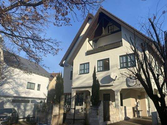 Außenansicht mit Loggia