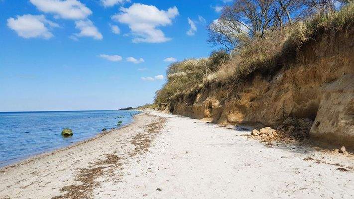 Nahe Strände mit Steilküste