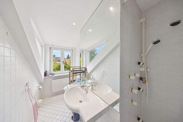 DG Wohnung 1 - Badezimmer