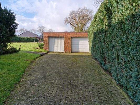 Garage mit Geräteraum