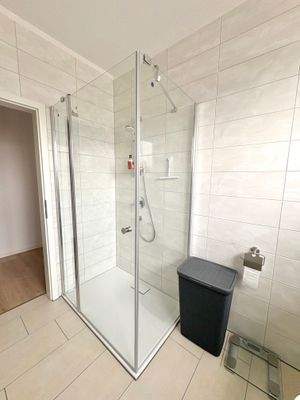 Badezimmer mit Dusche