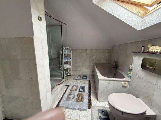 Bad in Dachgeschoßwohnung 