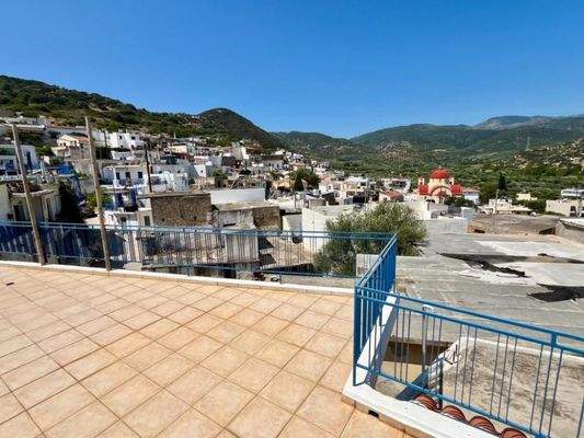Kreta, Kalo Chorio: 2-Apartment-Anwesen mit geräumiger Dachterrasse zu verkaufen