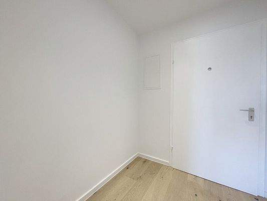 Anderer Blick durch die großzügige Diele