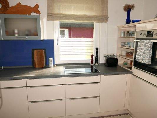 Küchenbereich mit Einbauküche