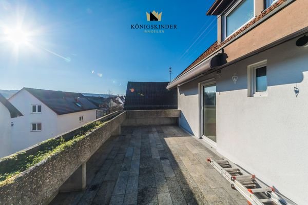 großer Balkon