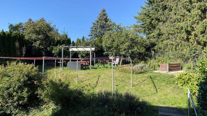 Garten mit Wäscheplatz