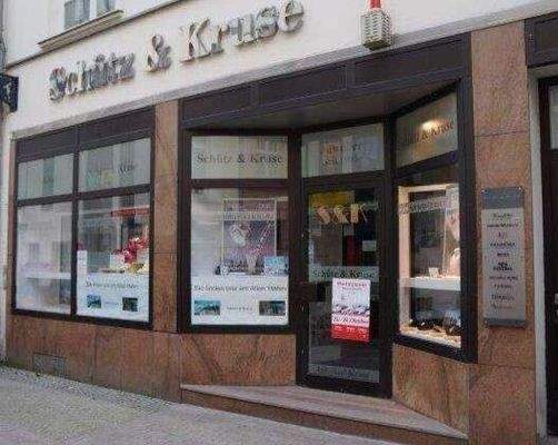 Straßenansicht Eingang