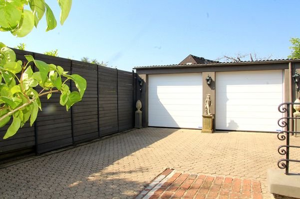 Garagen mit neuen Toren
