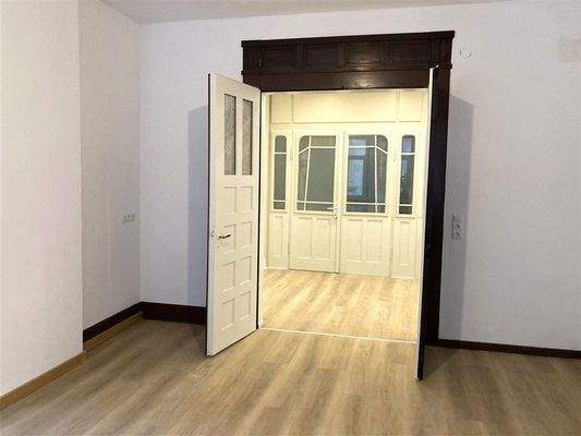 große Flügeltüren