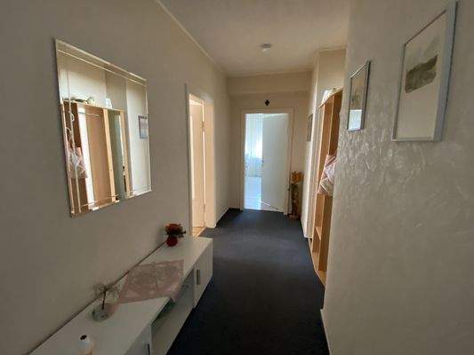 Flur (2. OG - Haus-Nr. 3a)