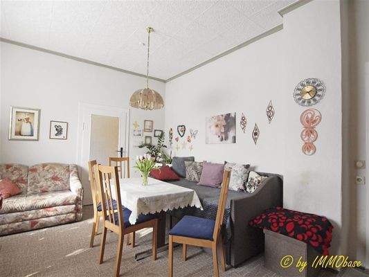 Wohnzimmer mit viel Licht