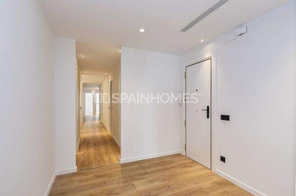 Modern Flat Near Avenida Diagonal in Les Corts