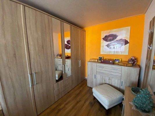 Schlafzimmer, kann übernommen werden (2).jpg