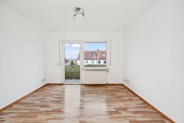 Zimmer mit Zugang zum Balkon