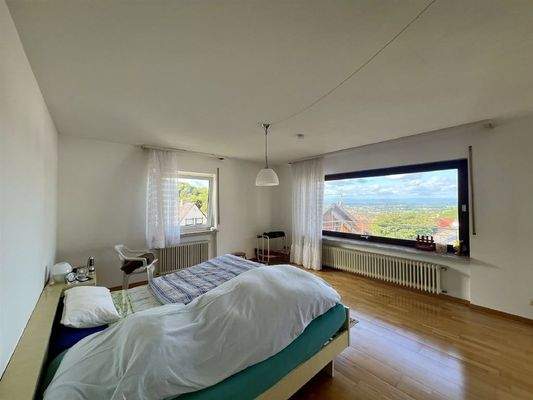 Lichtdurchfluteter Wohnbereich, derzeit Schlafzimm