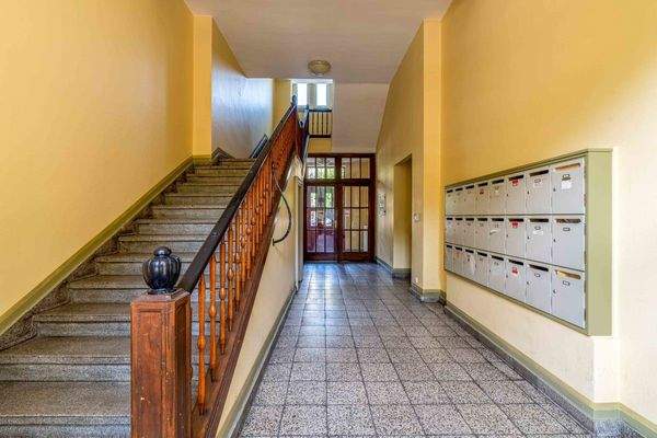 Südseite der Geschichte – Wohnen im Denkmal mit Aufzug