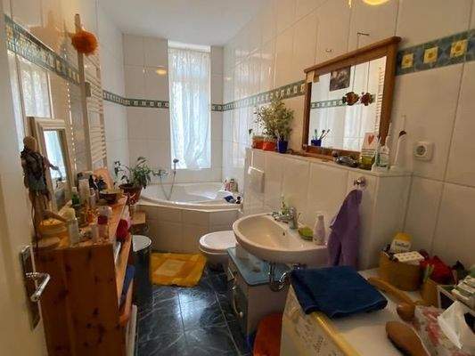 Tageslichtbad mit Badwanne