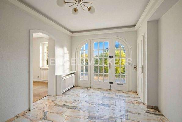 Eingangsbereich(KI-generiert Sommer)