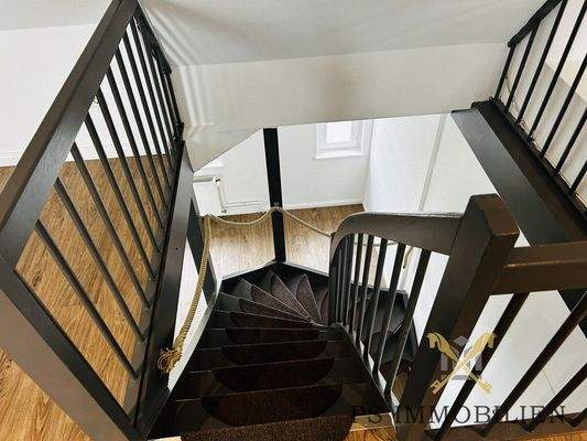 Treppe zum Wohnbereich