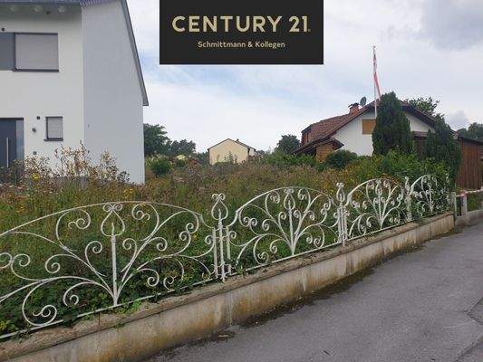 Sicht von Sackgasse auf Grundstück