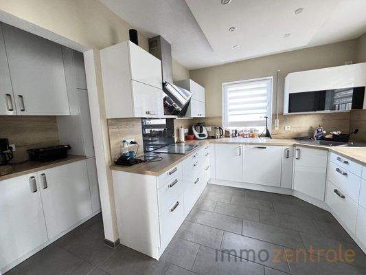 98E8AF1E-5999-40E7-870D-F13113028C98_1_105_c