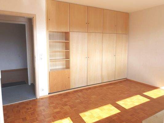 14 Kinderzimmer mit Einbauschrank .jpg