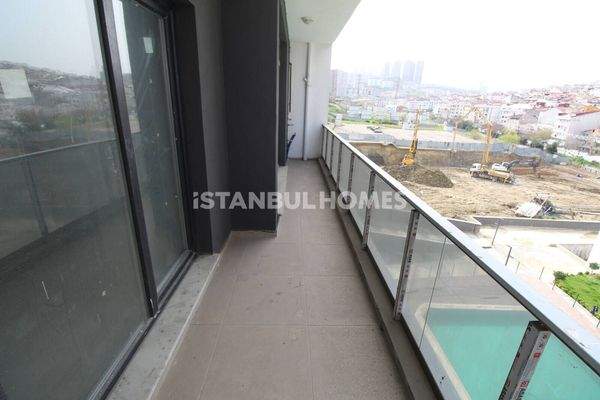 1-Bedroom Flat in a Complex with Amenities in Esenyurt Istanbul