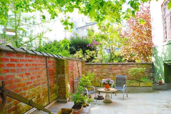 Hinterhof, Patio im EG