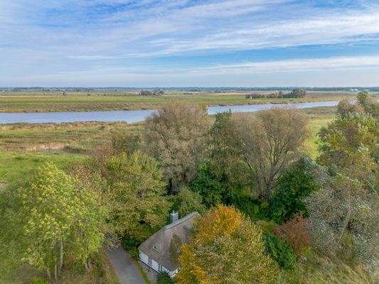 Lage direkt am Eiderdeich