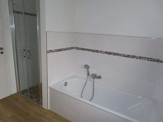 Bad mit Dusche OG