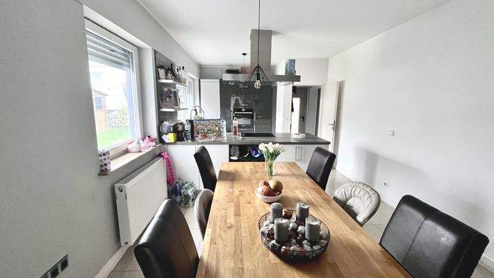 Esszimmer und Küche