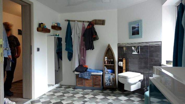 Badezimmer mit Dusche