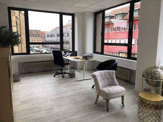 Büro-/Praxisflächen