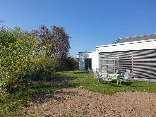 Teilansicht Garten u. Haus (3)