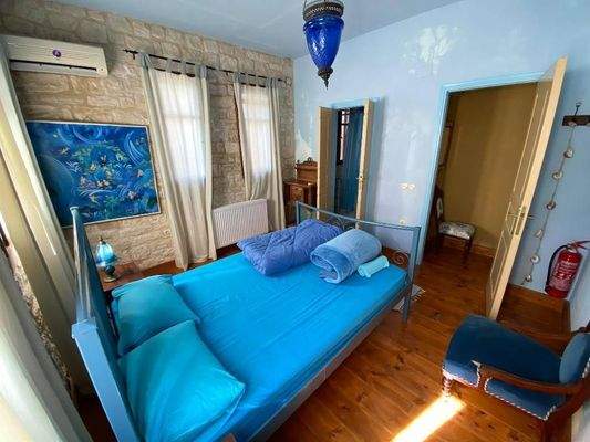 2 komplett ausgestattete Steinvillen mit schönen Gärten und 3 zusätzlichen Baurechten