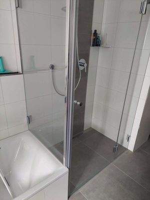 14_Bodenebene Klarglasduschkabine_1.jpg