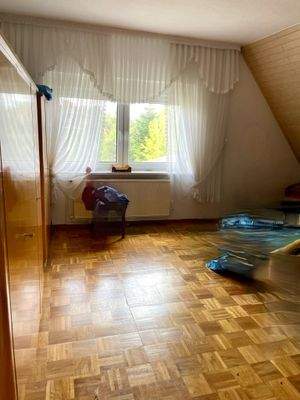 großes Schlafzimmer im DG