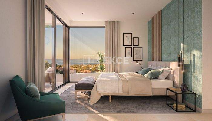 Sea View Golf Apartments in a Boutique Complex in Marbella