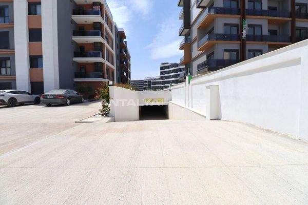 Apartments for Sale in a Secure Complex in Antalya Altintas