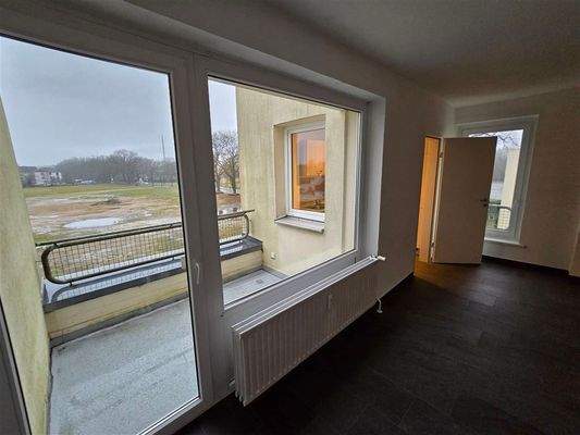 Blick auf den Balkon (Wohnzimmer)