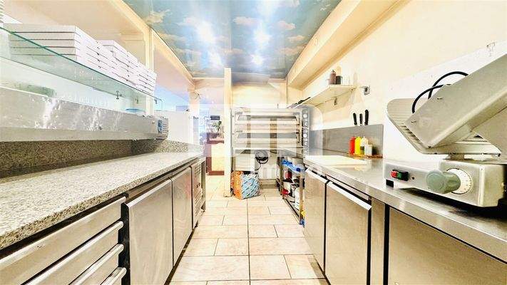 EG Pizzaküche vollausgestattet