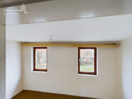 CAM03352G0-PR0039-STILL026