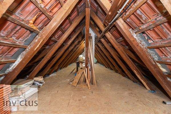 Dachboden (isolierter Geschossdecke)