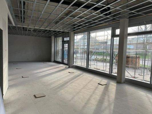 Erdgeschoss Gewerbeeinheit rechts