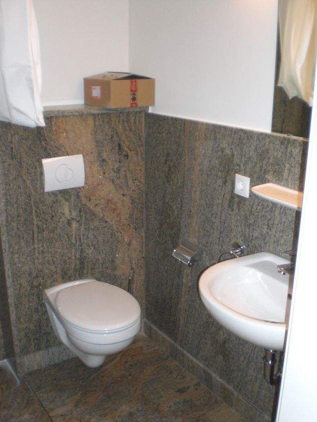 Studentenwohnanlage sucht einen neuen Mieter! Möbliertes Studenten 1-Zimmer-Dachgeschoss-Appartment in der Universit... - Foto 5