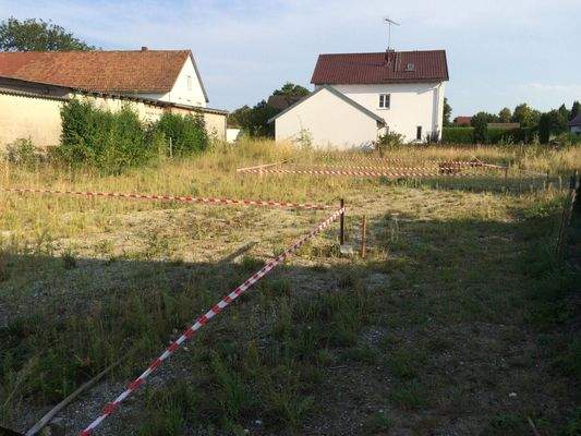 Mit Baugenehmigung für einen 3-Spänner