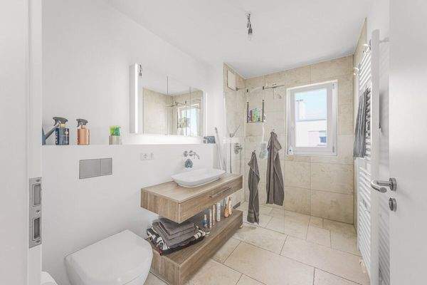 Bad mit bodentiefer Dusche