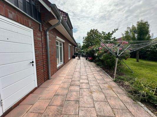 gepflasterte Zuwegung