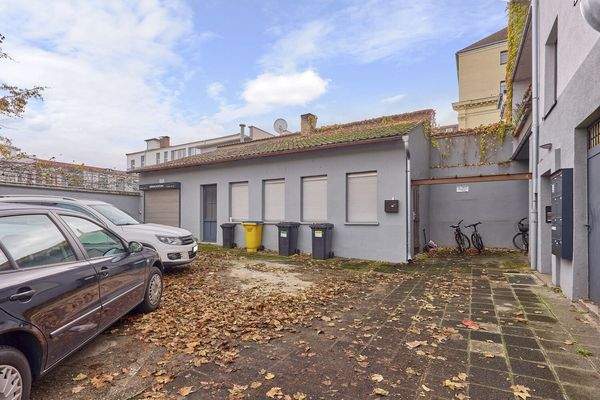 Stellplätze vor dem Haus